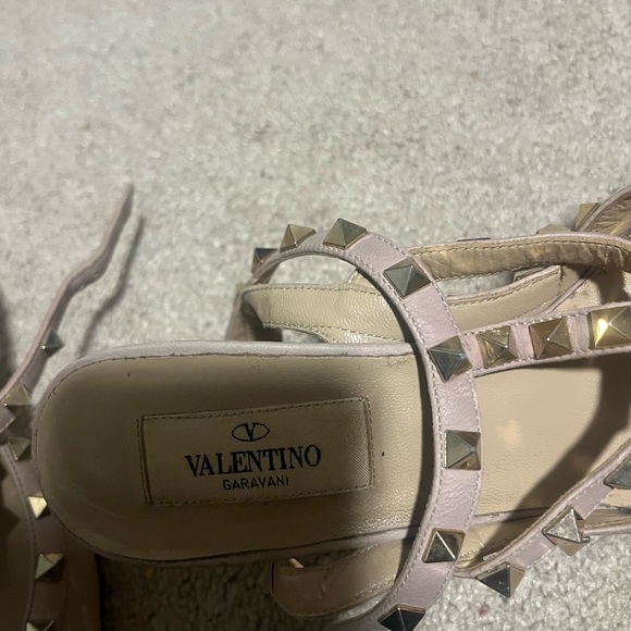 Valentino Garavani Rockstud Slingback Heels - Picture 9 of 16
